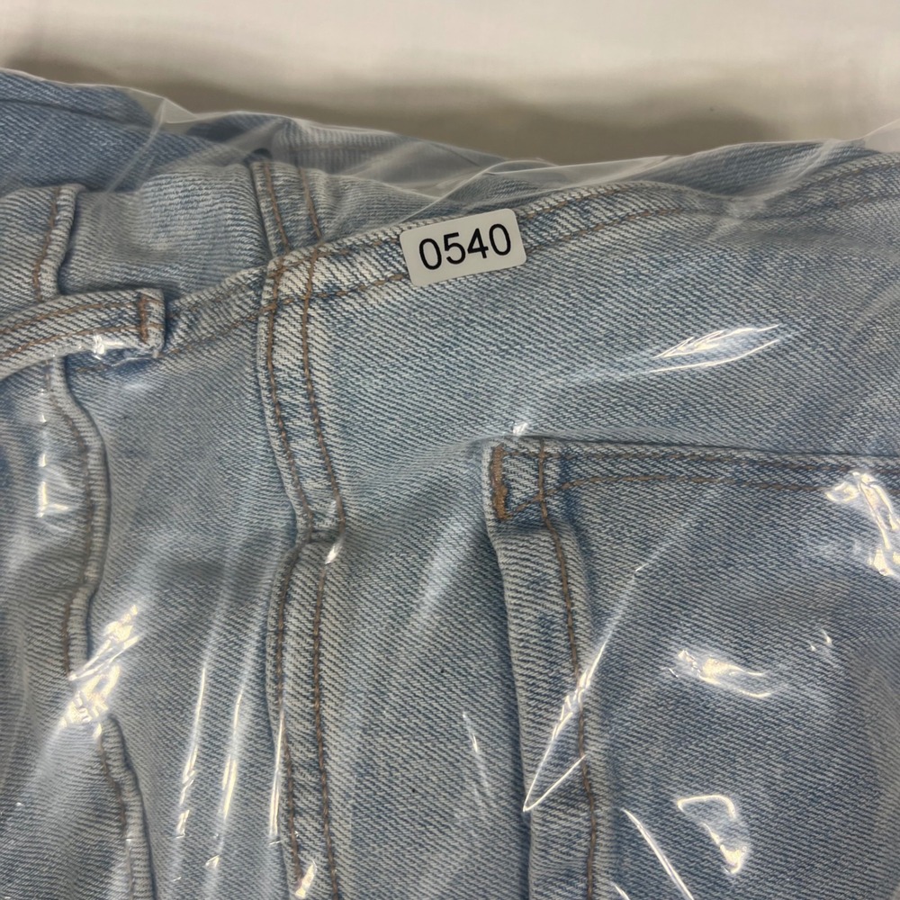 Old Navy Wow Straight Jeans Trendy High Rise Light Wash Denim Womens Size 12 - Picture 12 of 12
